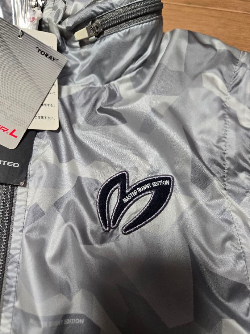 パ*ダ様 ❣️新品❣️マスターバニーフード付き2WAYコンバーチブル ブルゾン❣