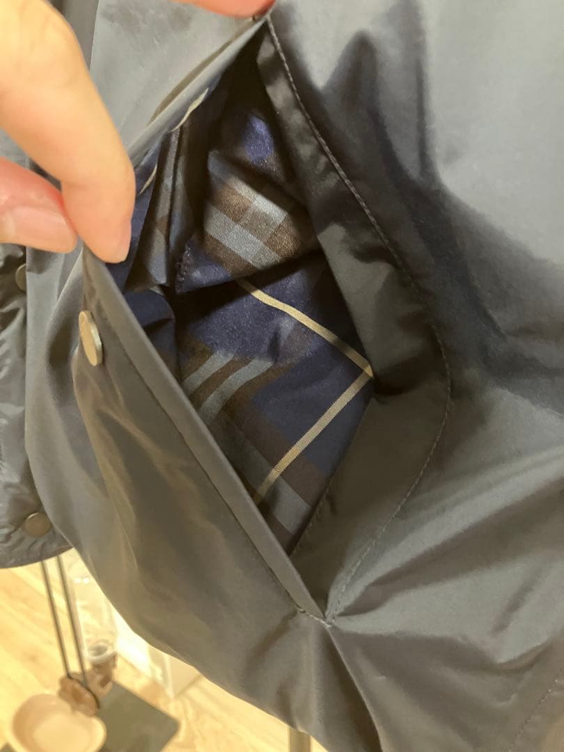 バーバリー　メンズ　Lサイズ　ダウンベスト　リバーシブル 新品 定価10万円超え