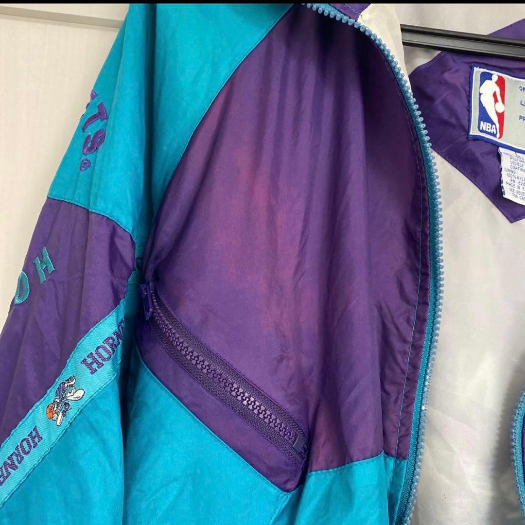 【古着】NBAシャーロット・ホーネッツ　ナイロンジャケット　ビンテージ　アウター
