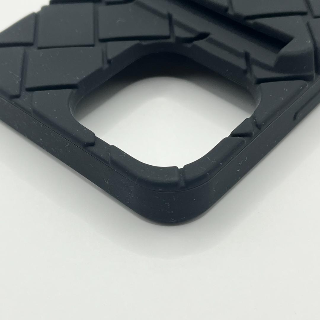 【特価！】ボッテガ iPhone 13 PRO シリコンケース カードスロット