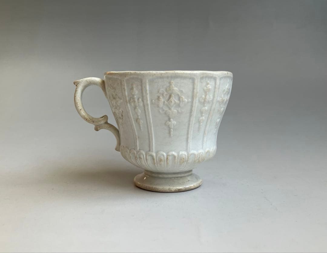 レア19C　クレイユモントロー　レリーフの美しいカップ フランス　アンティーク