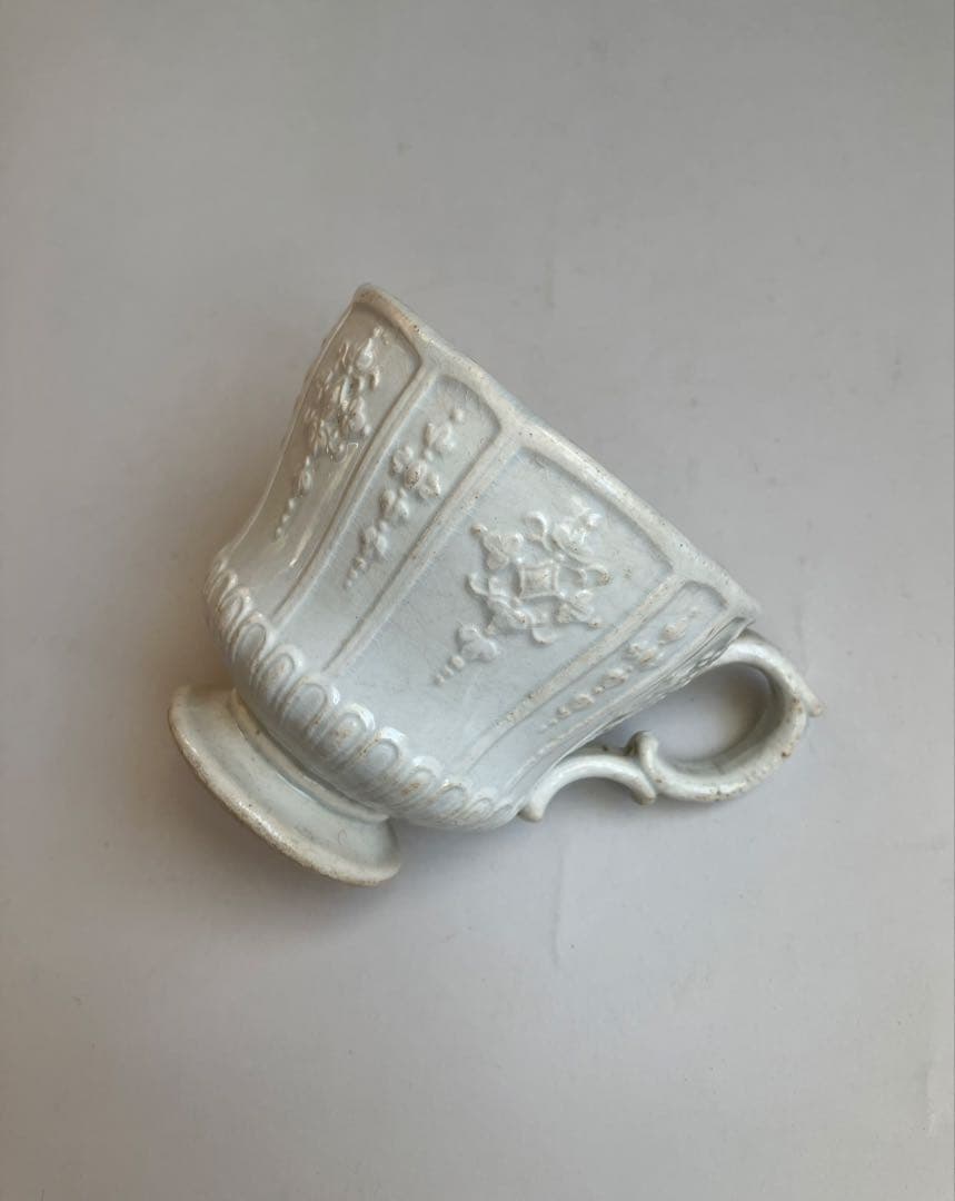 レア19C　クレイユモントロー　レリーフの美しいカップ フランス　アンティーク