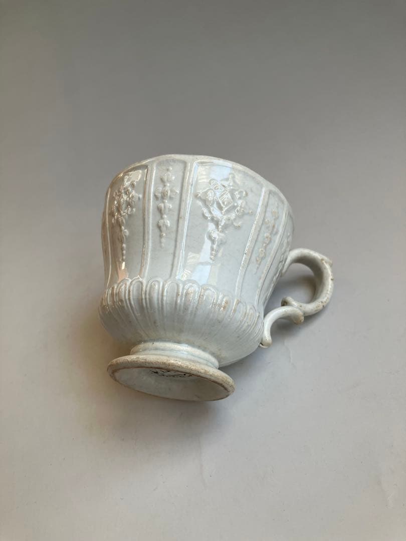 レア19C　クレイユモントロー　レリーフの美しいカップ フランス　アンティーク