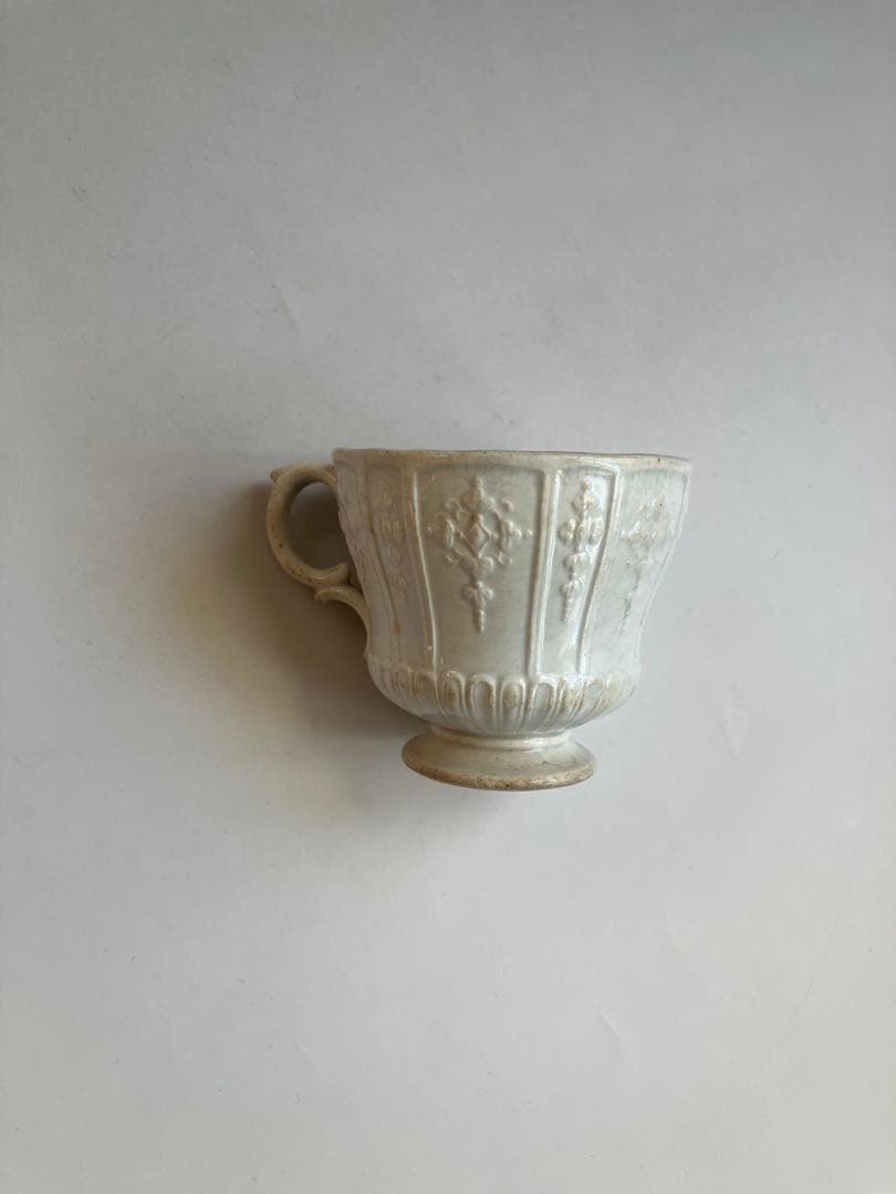 レア19C　クレイユモントロー　レリーフの美しいカップ フランス　アンティーク