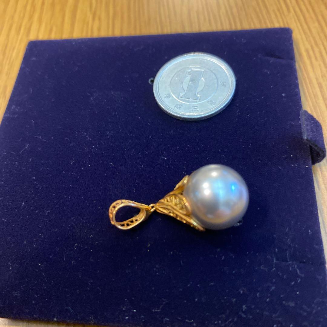 本真珠　黒パール　トップ １２ミリ 金具は刻印有ります。　K１８