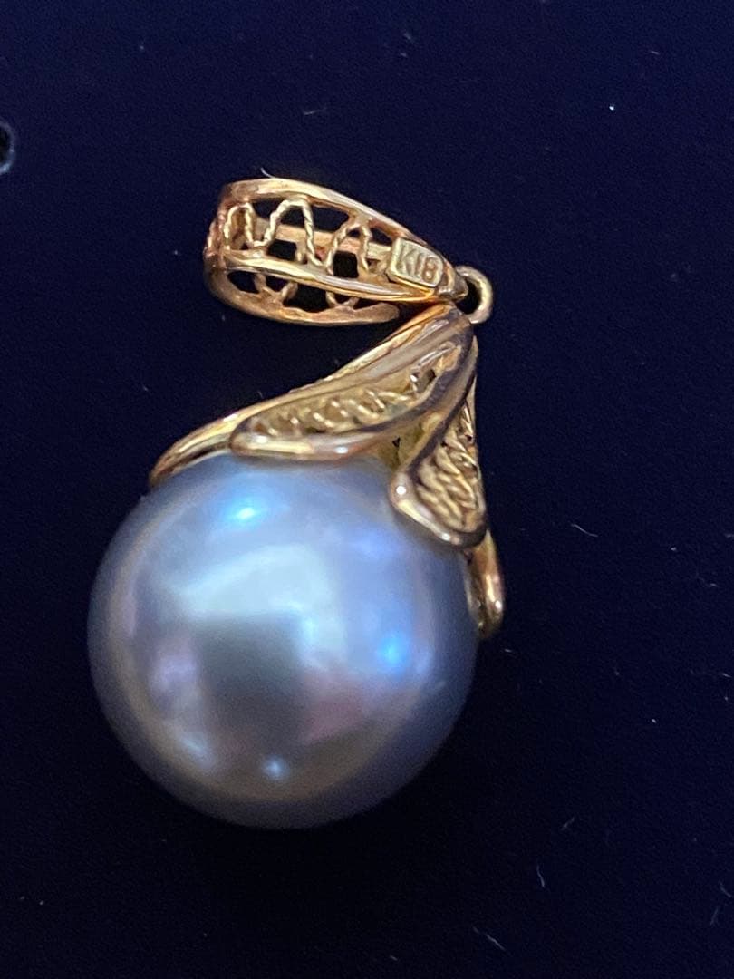 本真珠　黒パール　トップ １２ミリ 金具は刻印有ります。　K１８