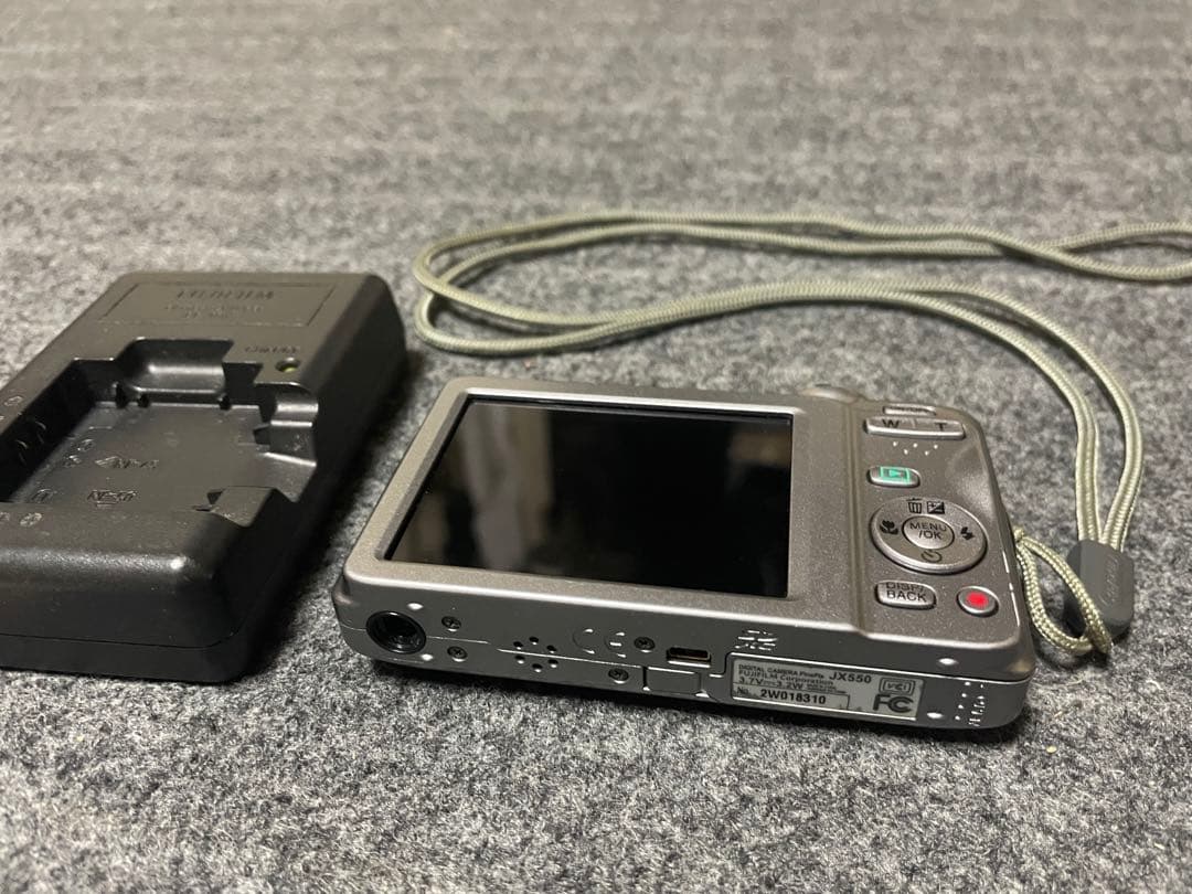 【美品】FUJIFILM FINEPIX JX550 シルバー　動作確認済