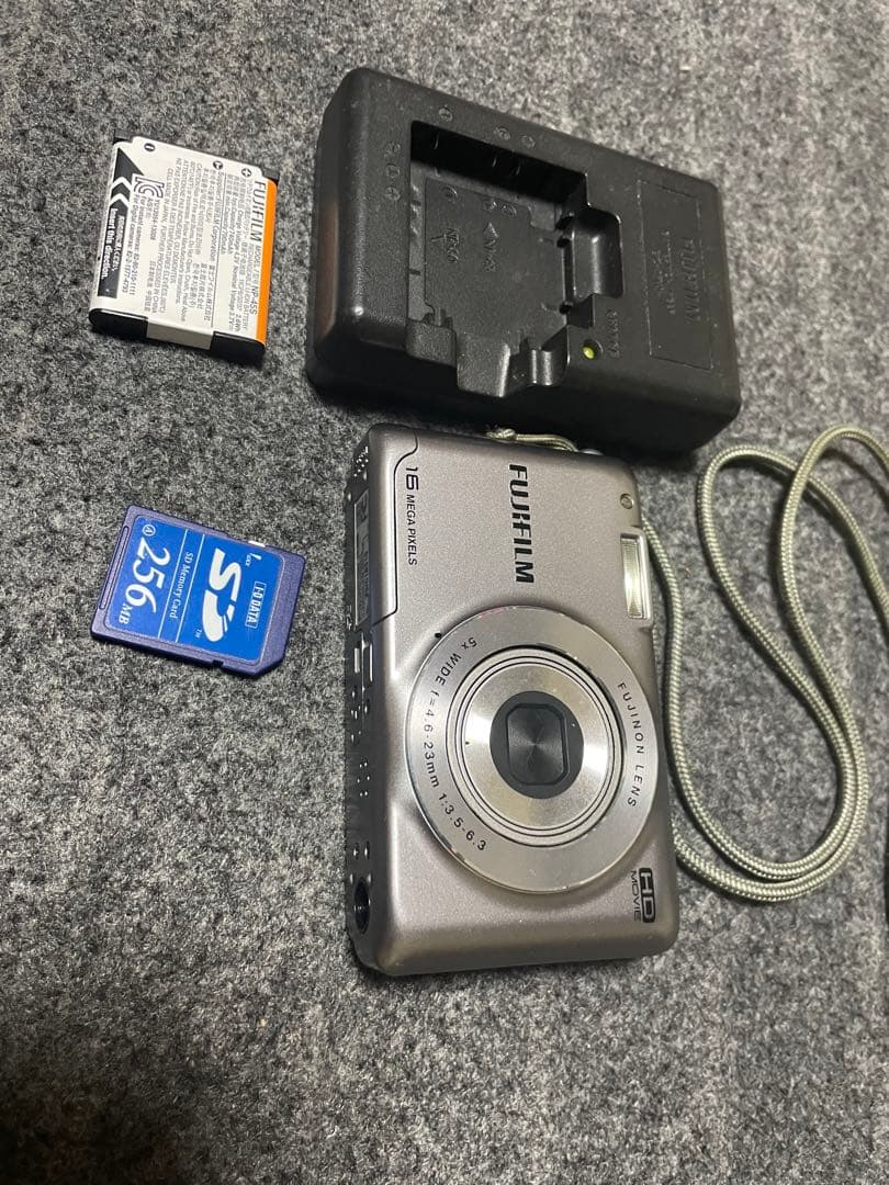 【美品】FUJIFILM FINEPIX JX550 シルバー　動作確認済