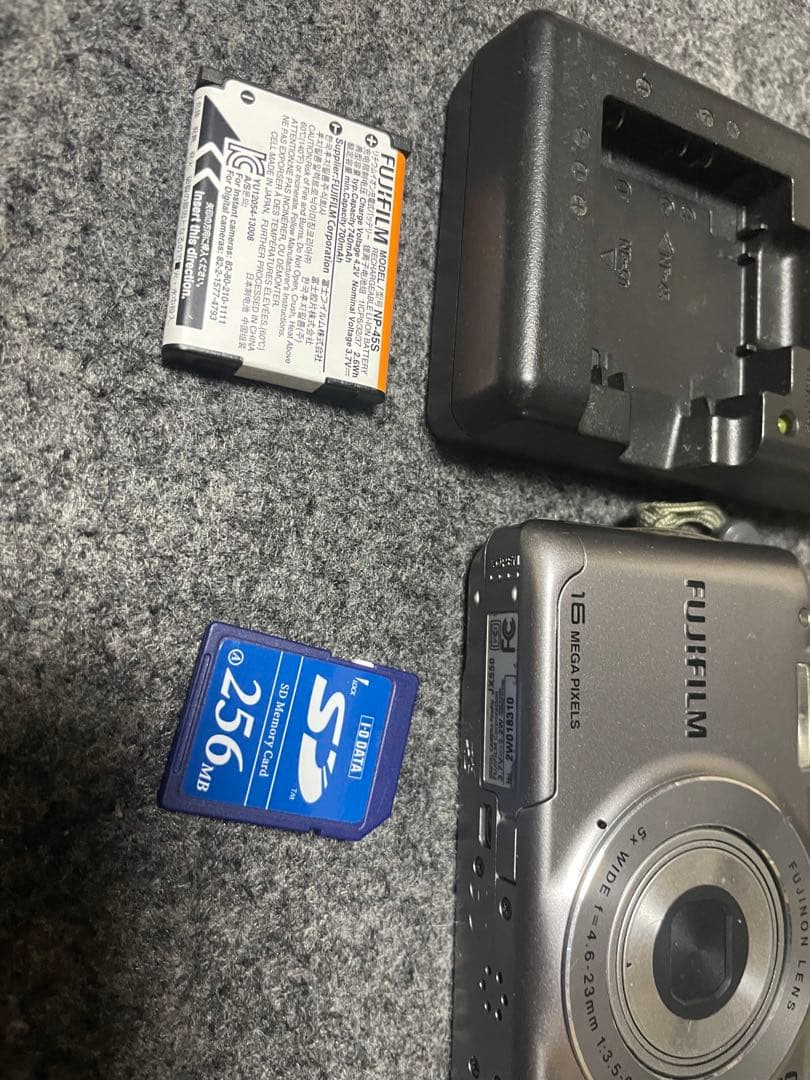 【美品】FUJIFILM FINEPIX JX550 シルバー　動作確認済