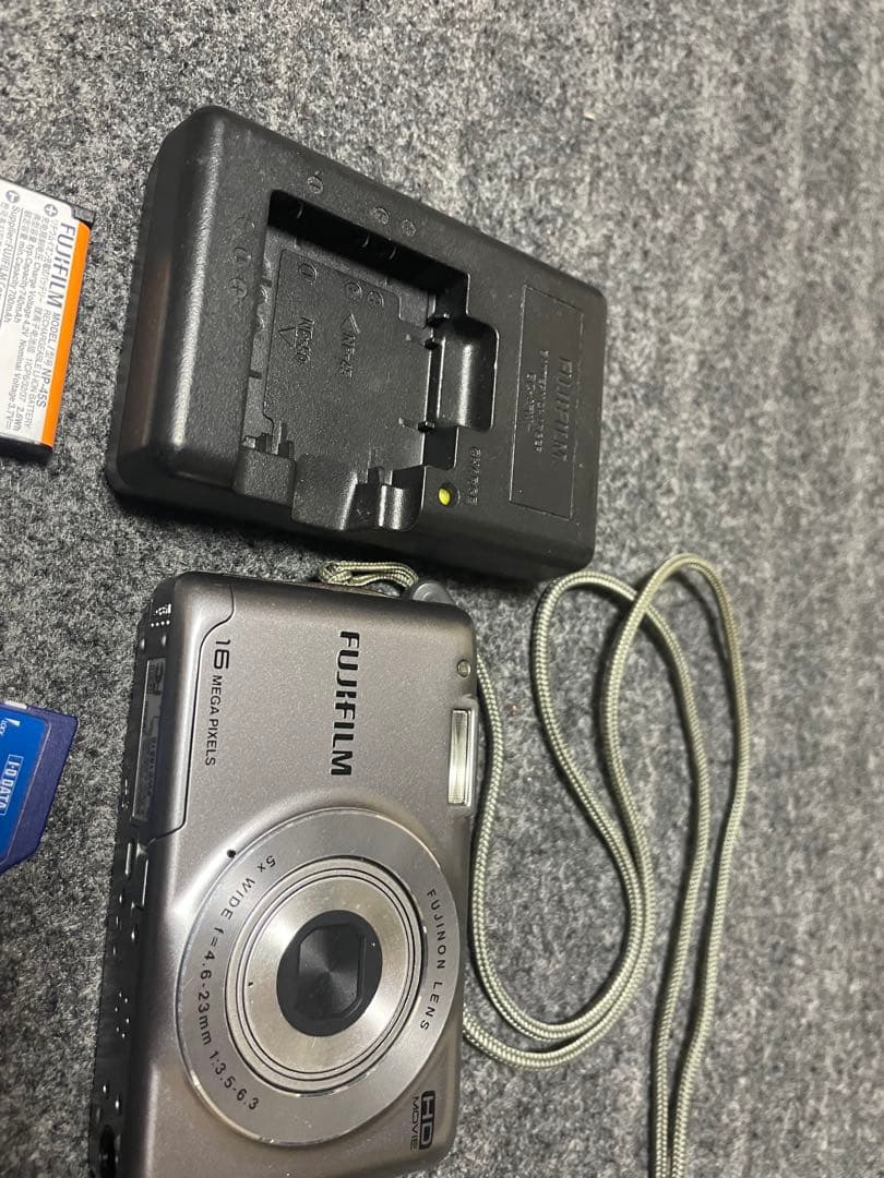 【美品】FUJIFILM FINEPIX JX550 シルバー　動作確認済