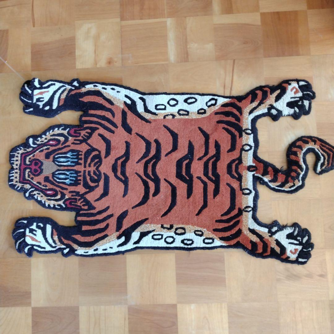 本物 本場　チベタンタイガー 虎デザイン ラグ