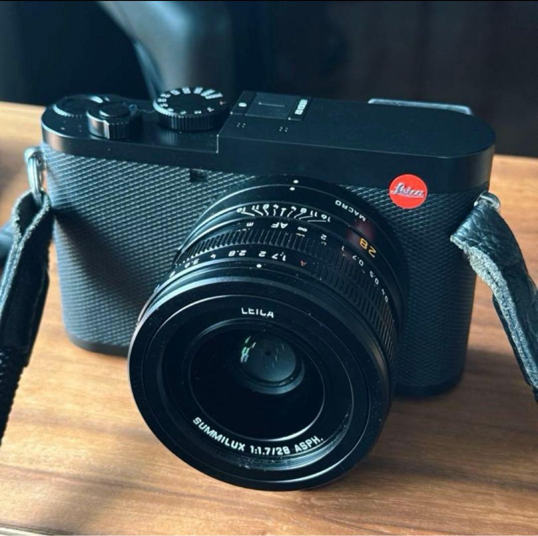 Leica Q2 アルティザン&アーティス レザーカメラケース とサムグリップ有