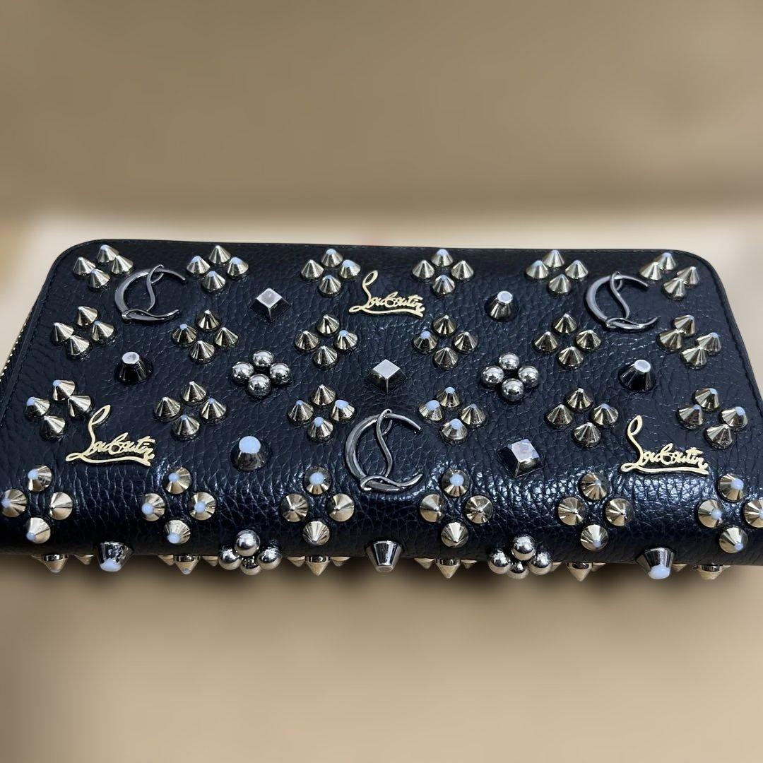 Christian Louboutin スタッズ ブラック長財布