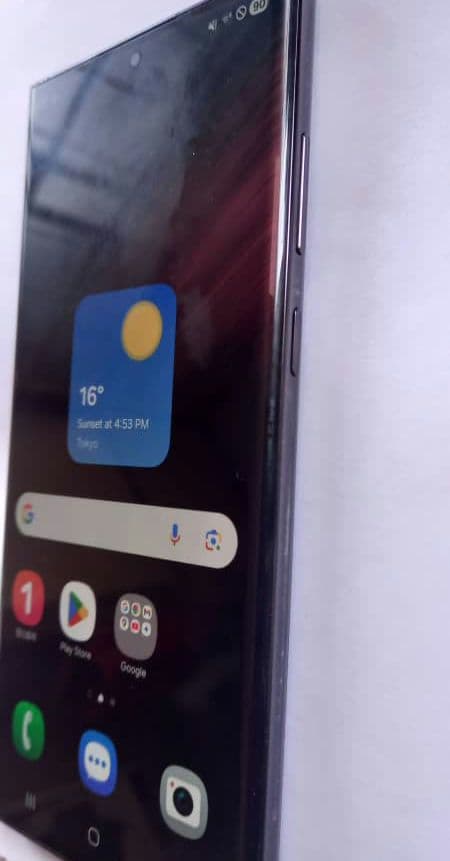 ブラック スマートフォン 本体