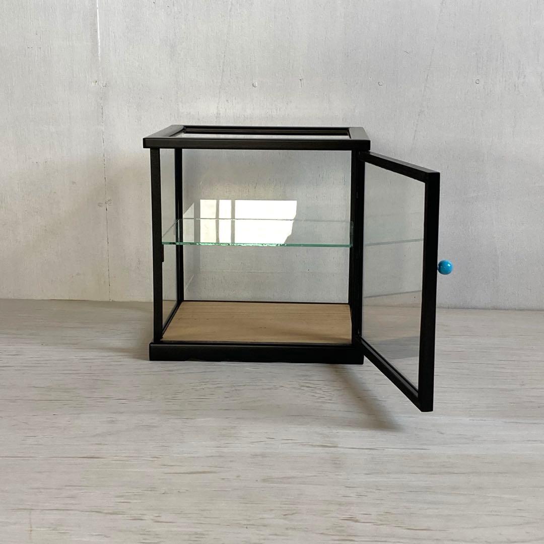 g310 古い木製 小振り黒い木枠ガラスケース 2段 卓上 ショーケース