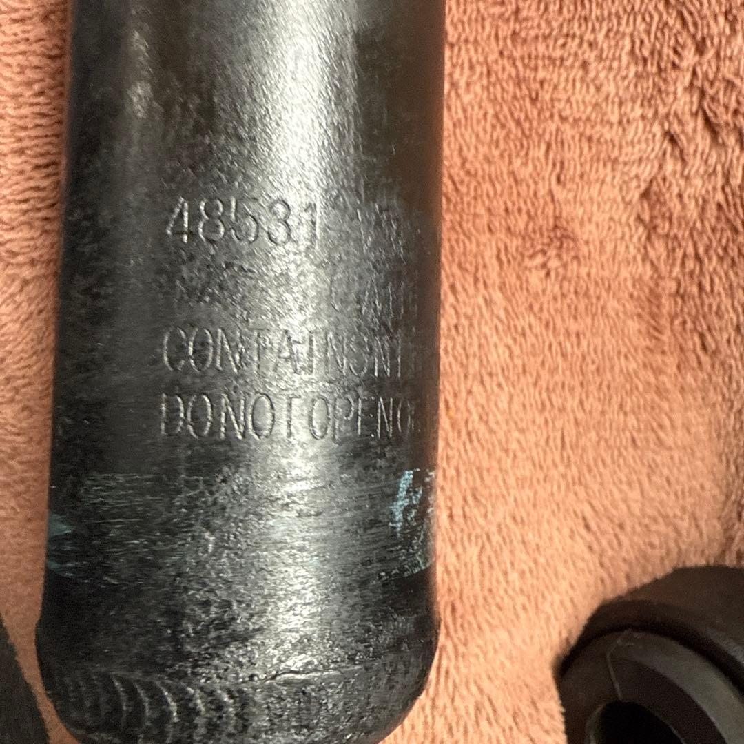 ハイエース　ダークプライムS純正ショックアブソーバー4本セット