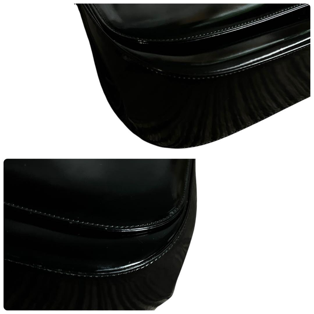 Salvatore Ferragamoエナメルバッグミラー付き ブラック 美品