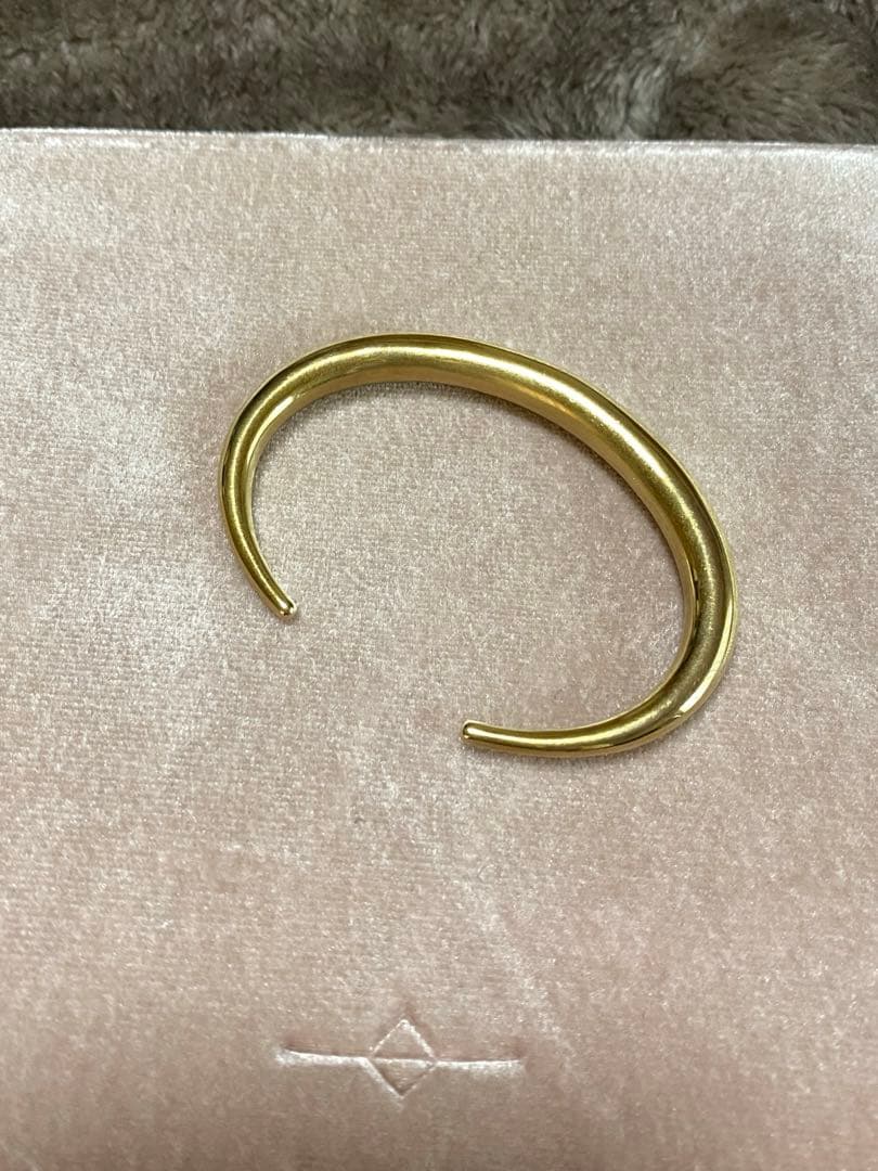 ガブリエラアルティガス INFINITE TUSK CUFF