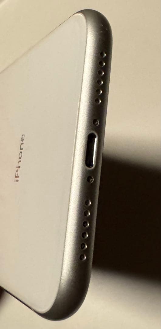 美品 Apple iPhone XR ホワイト 64GB 本体 ケース付