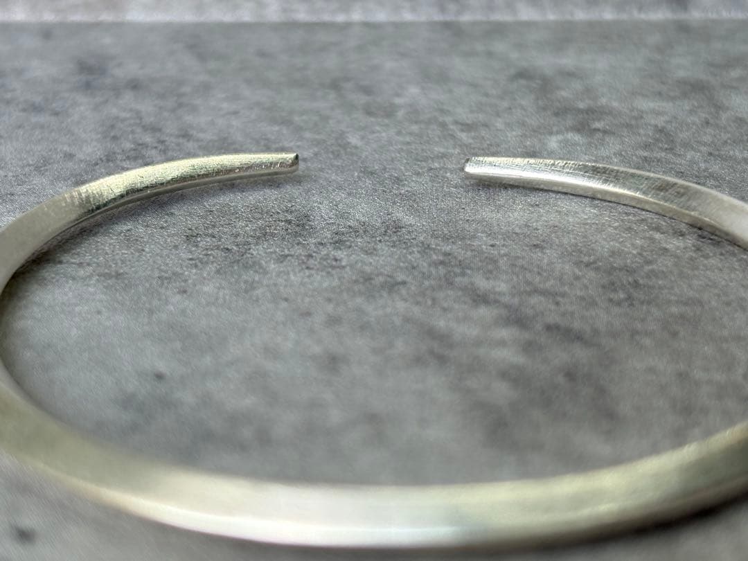 カレンシルバー　バングル　シンプル　ユニセックス