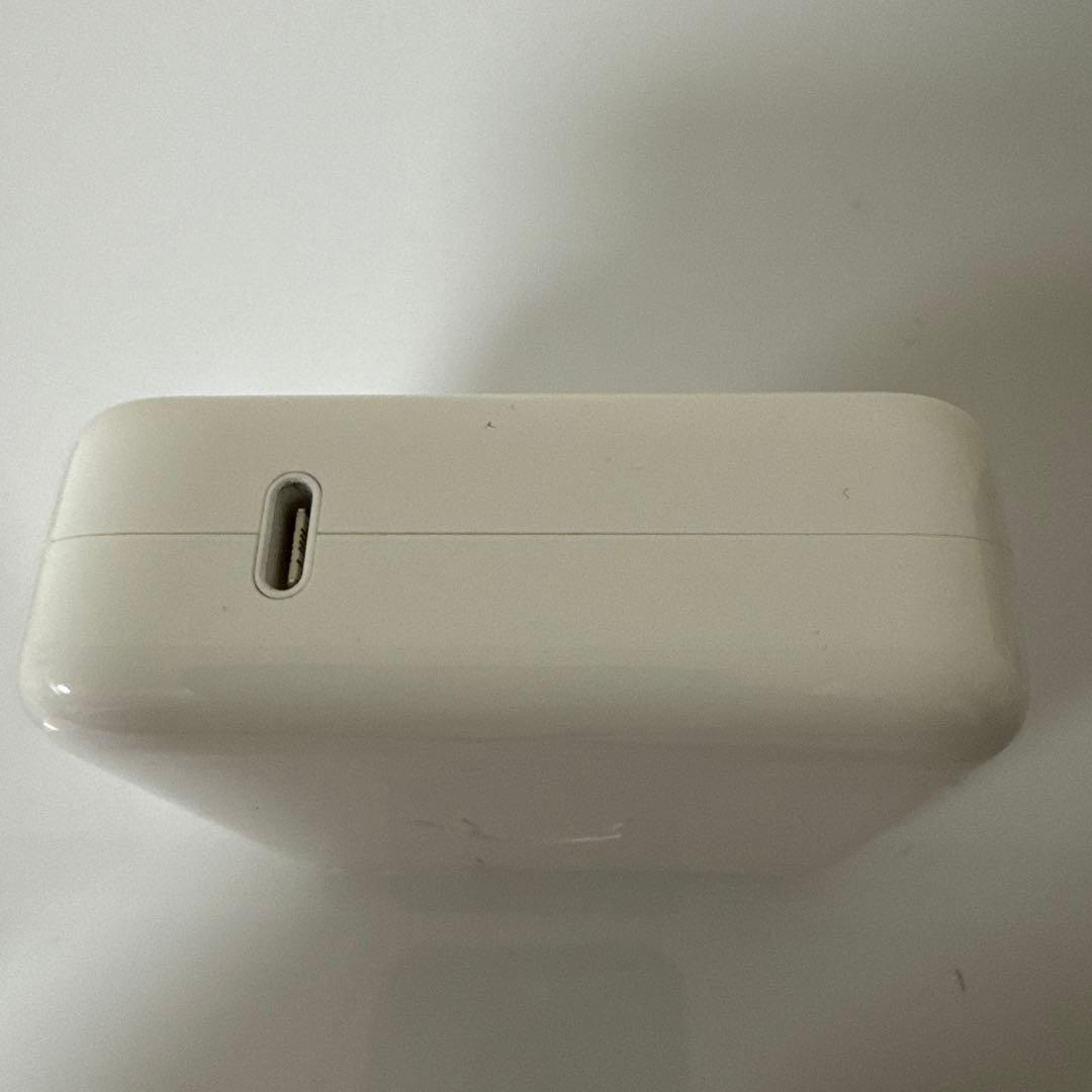 MacBook Pro 13インチ（2018年型）とカバー、アダプタ、ケーブル