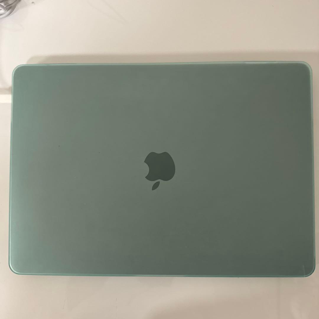 MacBook Pro 13インチ（2018年型）とカバー、アダプタ、ケーブル