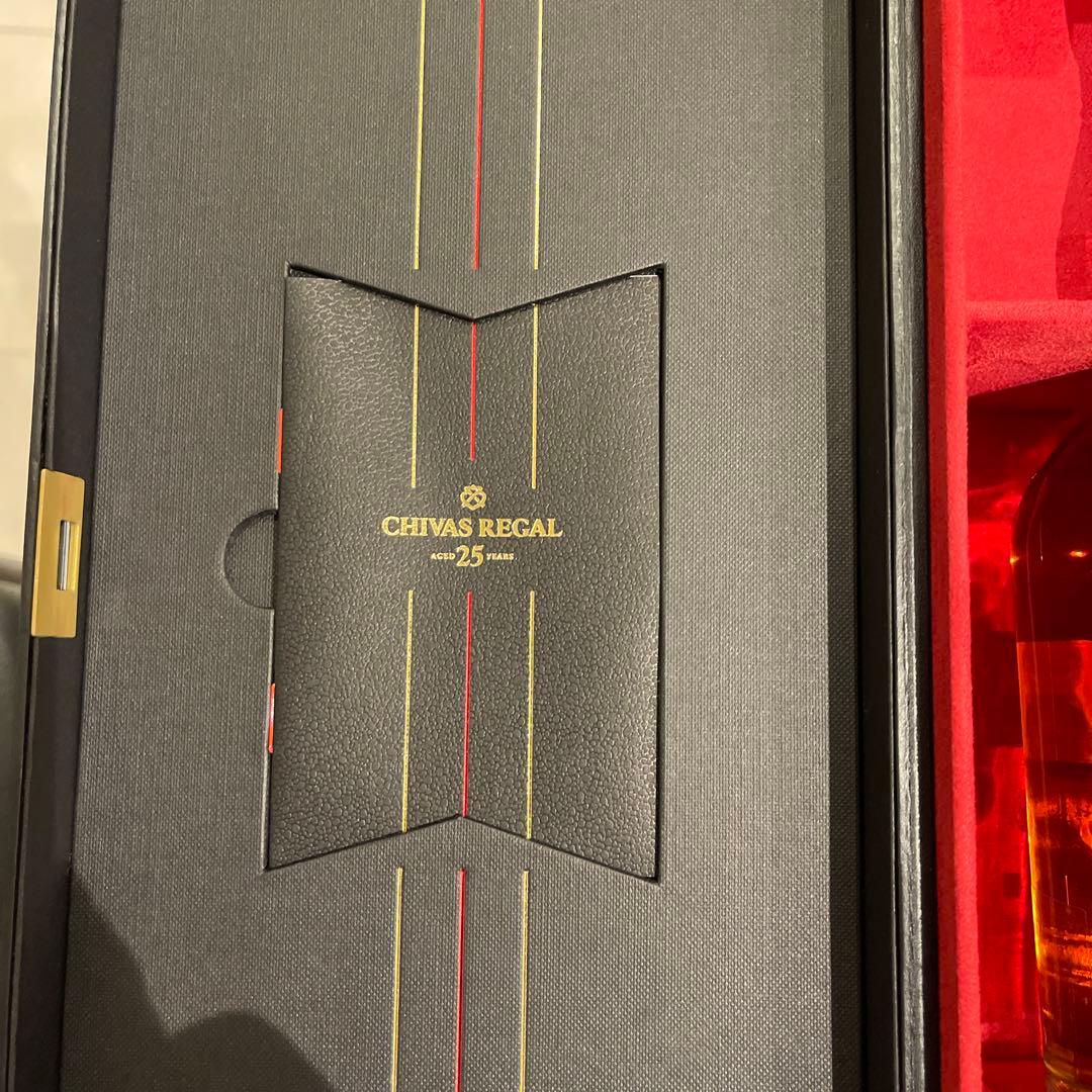未開栓　CHIVAS REGAL 25年 ギフトボックス入り 750ml