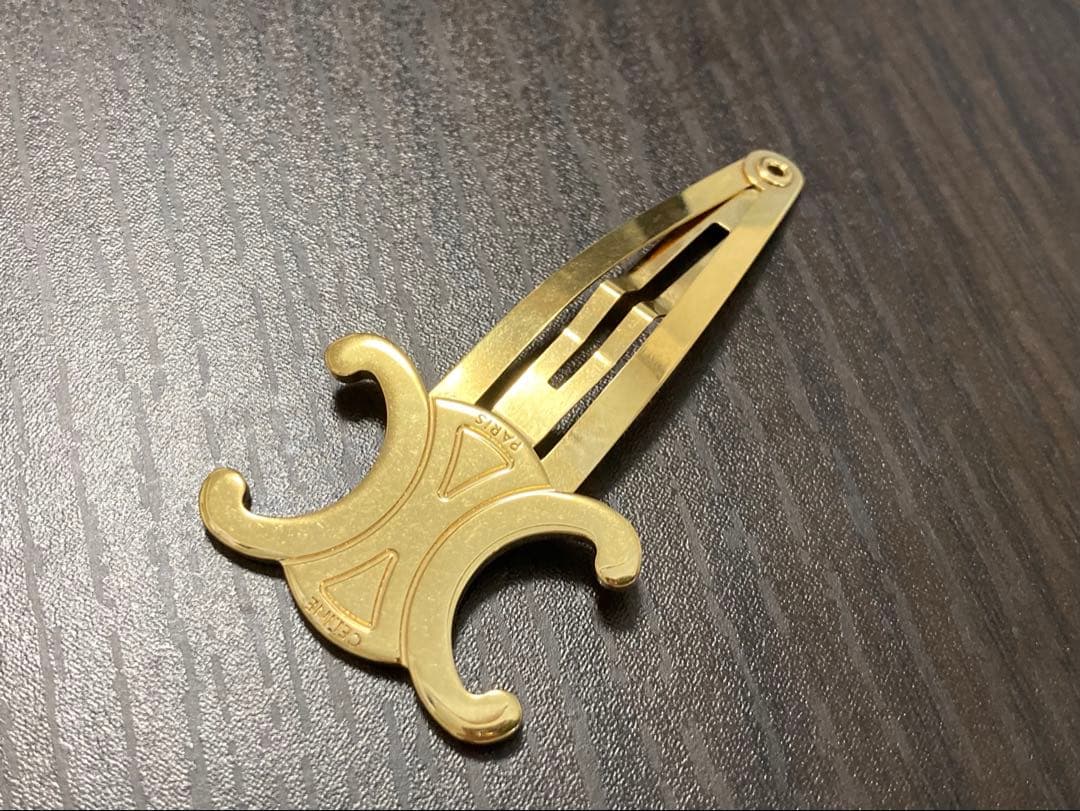 わ*め様 CELINE　トリオンフ スナップ ヘアクリップ