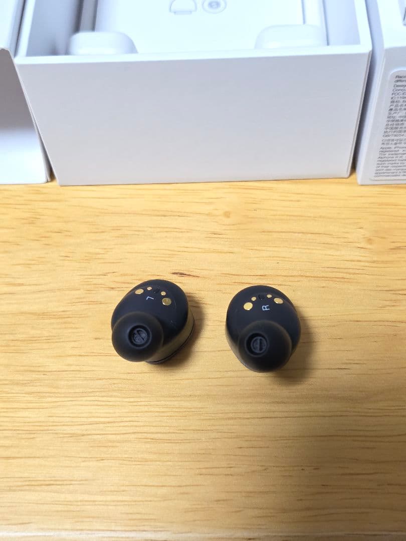 K*M様 Bowers & Wilkins Pi8 ブラック　保護ケース付き