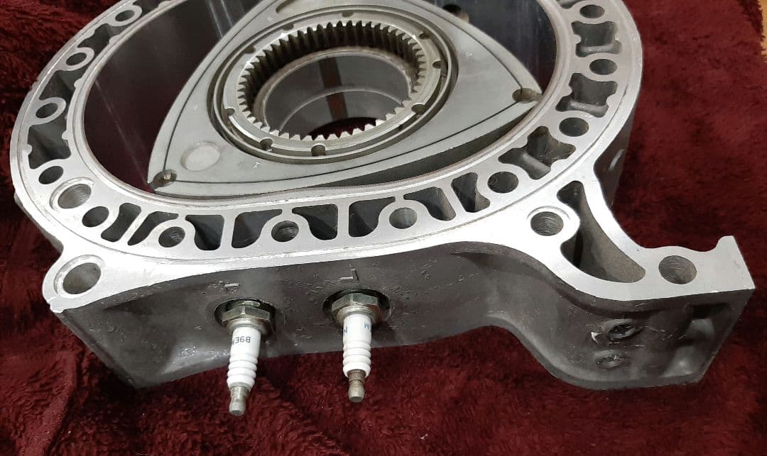 値下げしました12Aロータリーエンジンのローターとハウジングセット