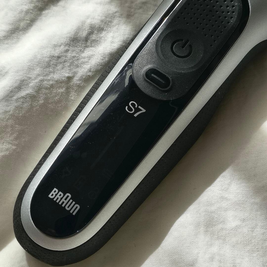 ワンランク上の剃り心地。ブラウン Series 7