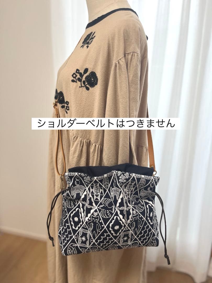 ミナペルホネン symphony ネイビー　エアリーポシェット横型Lサイズ