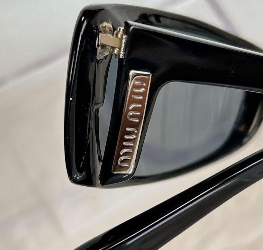 MIUMIU スクエアサングラス