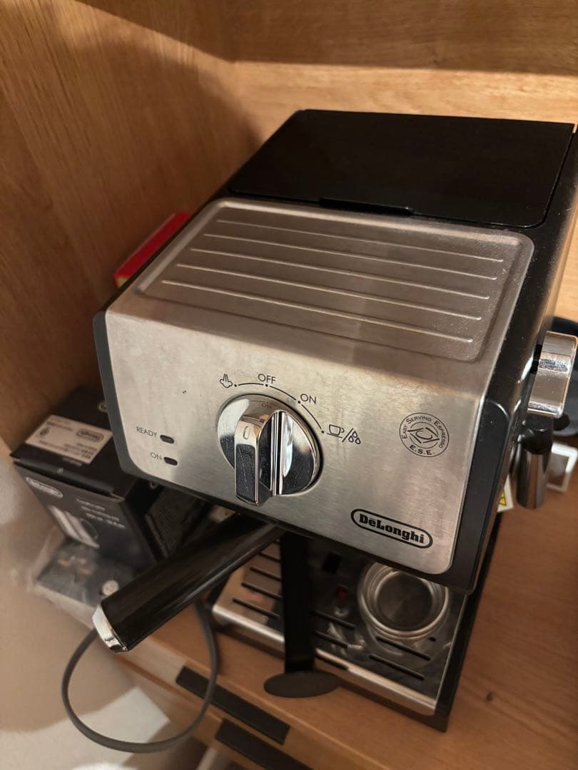 未使用品　De'Longhi エスプレッソマシン ミルクフォーミングジャグ付き