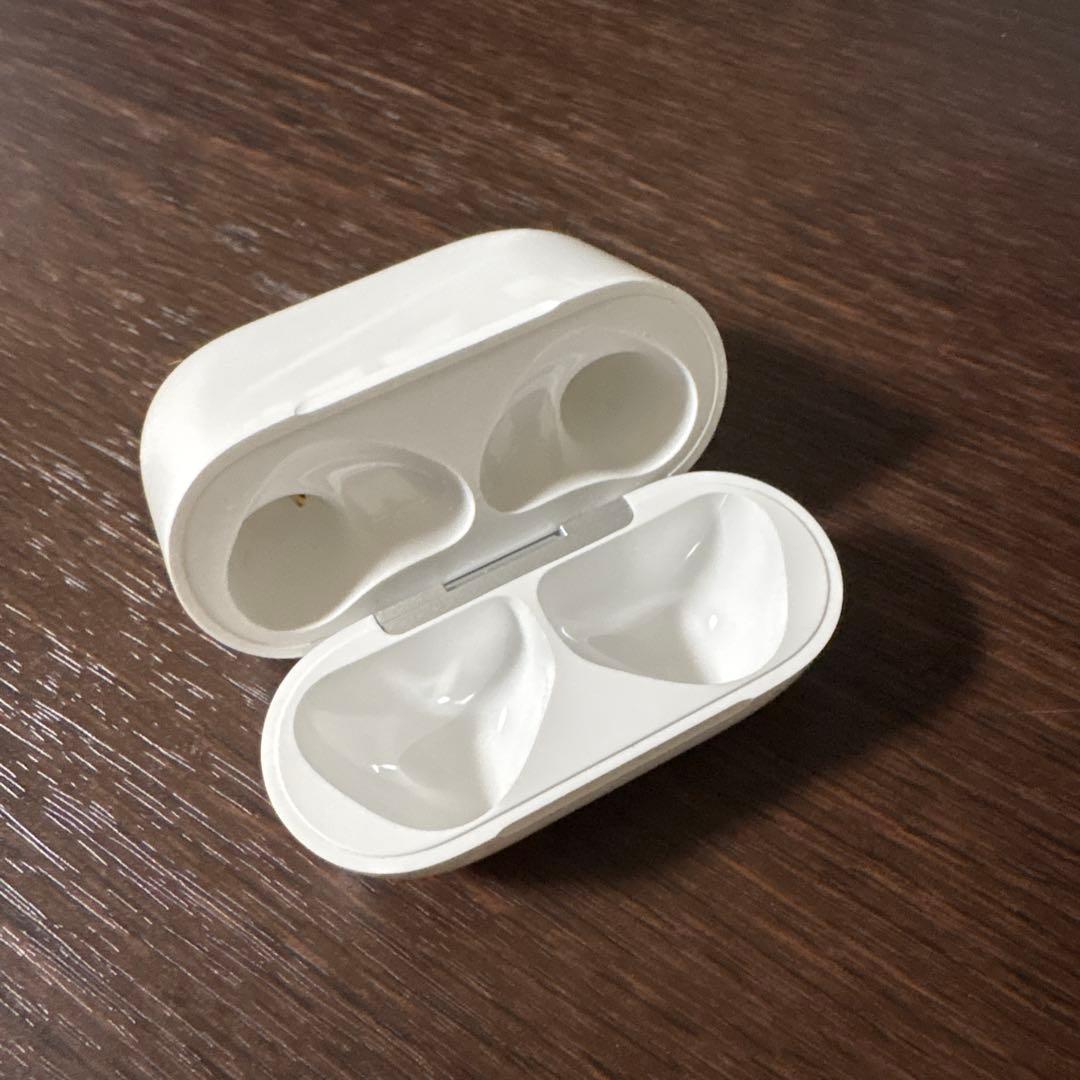 Apple AirPods 4（ノイズキャンセリング搭載モデル）