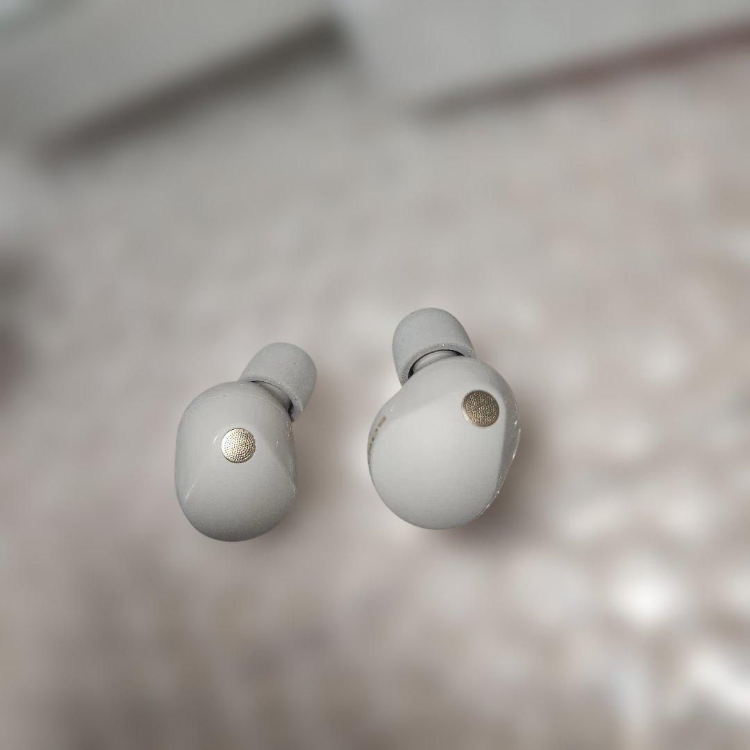 美品 SONY ワイヤレスイヤホン WF-1000XM5 プラチナシルバー