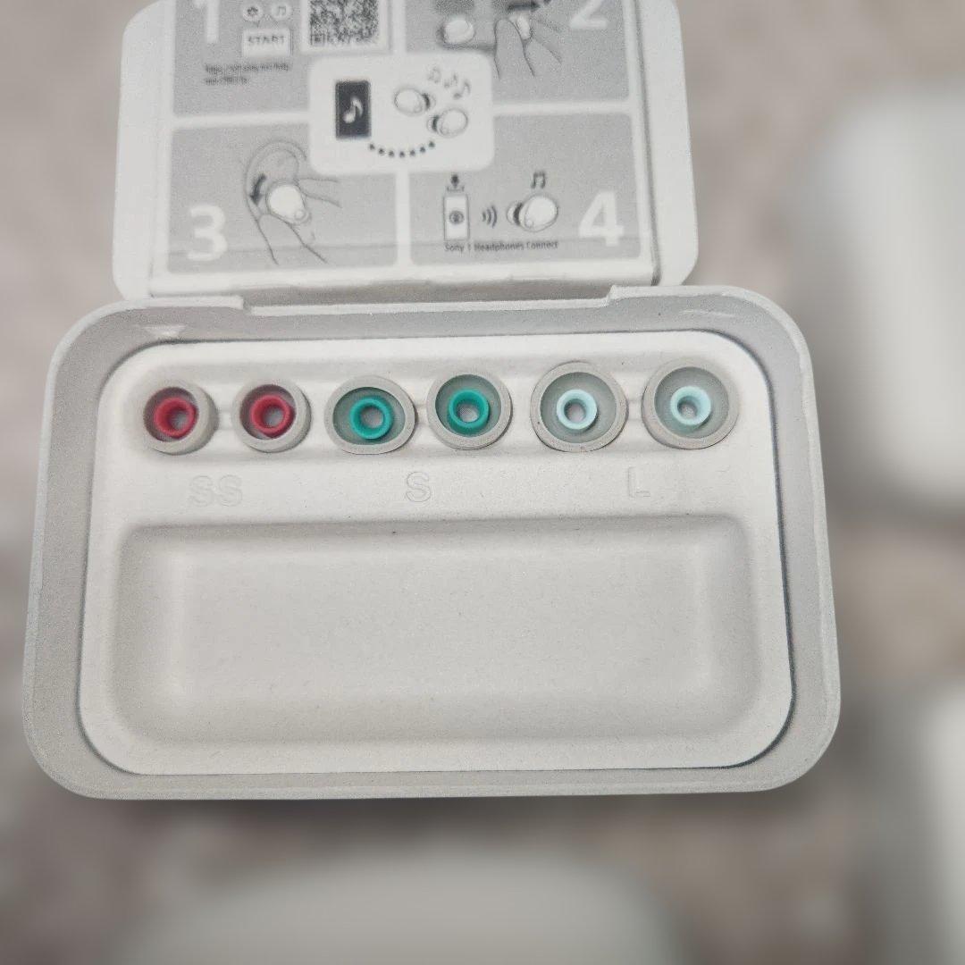 美品 SONY ワイヤレスイヤホン WF-1000XM5 プラチナシルバー