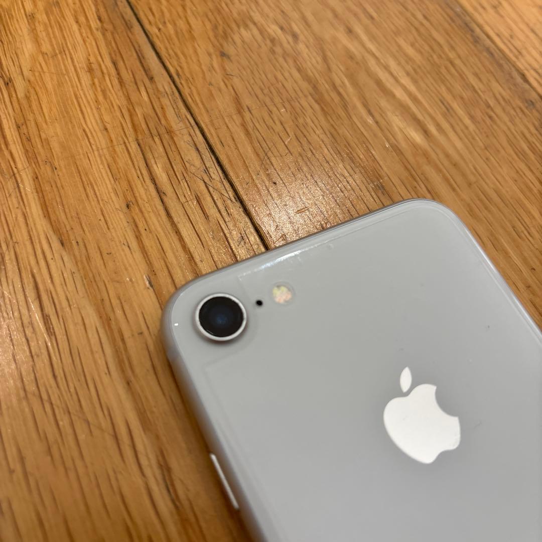 iPhone 8 本体　64G