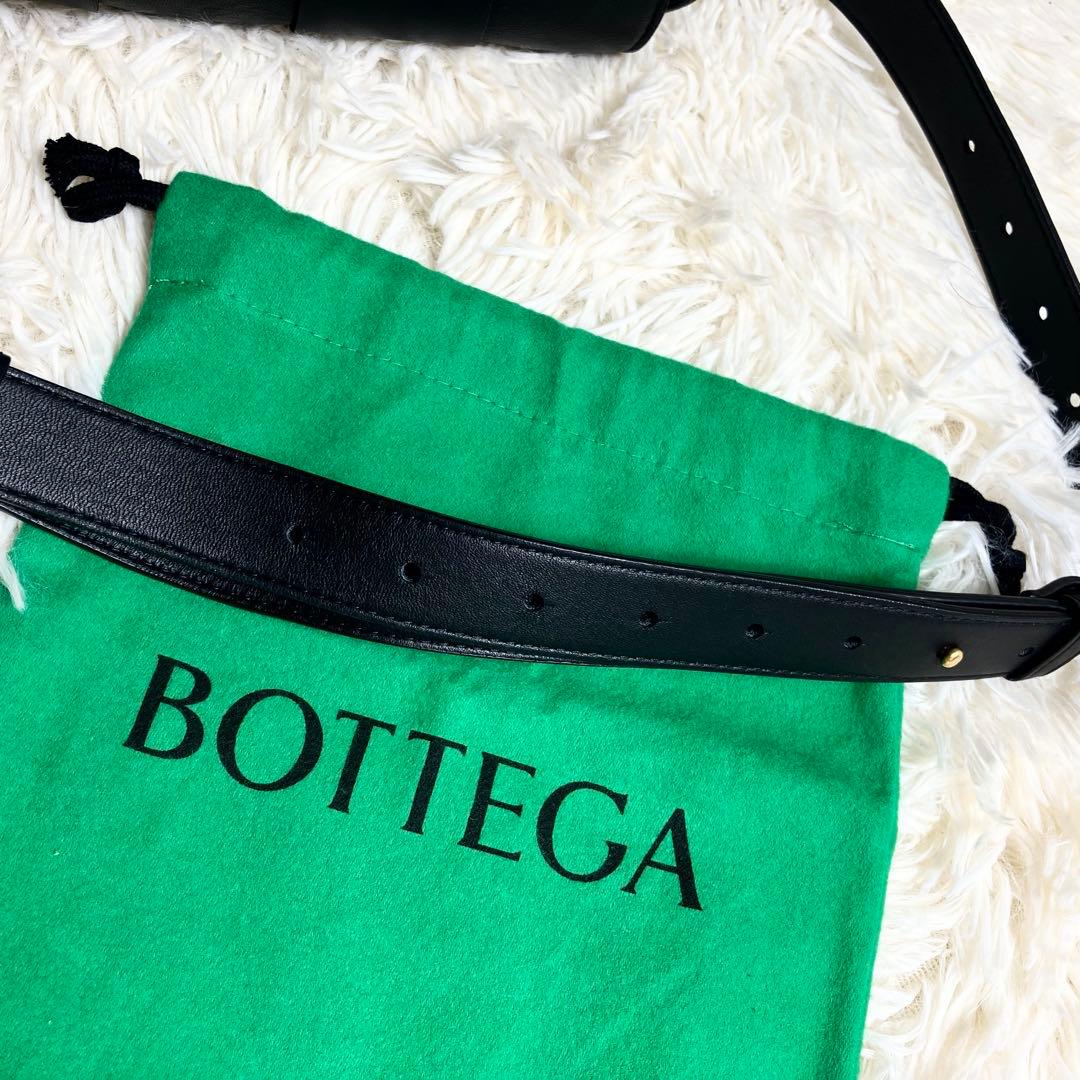 【美品】ボッテガヴェネタ＊ボディバッグ マキシイントレ カセット 現行IC搭載