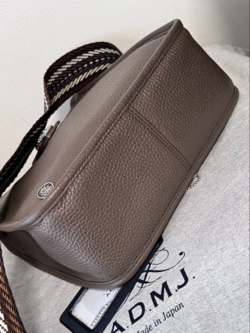 【美品】ADMJ アールデコモチーフ クロスボディバッグ