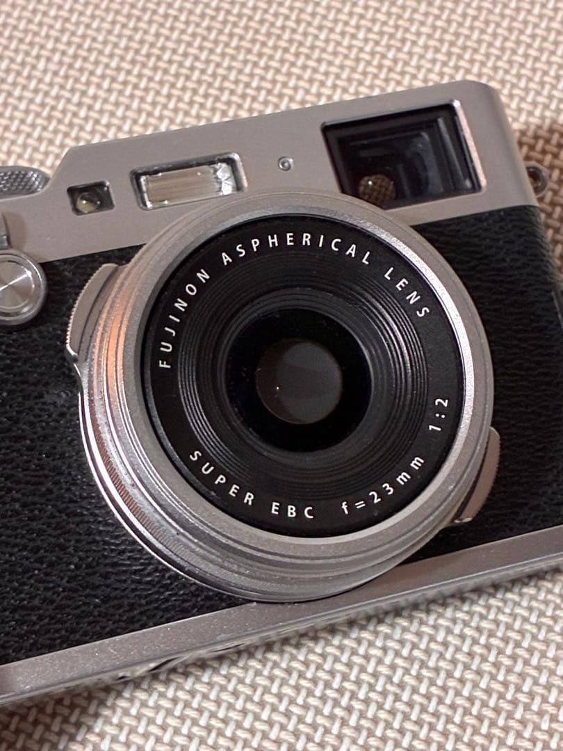 FUJIFILM X100F シルバー｜美品｜元箱・｜純正ストラップ　充電器
