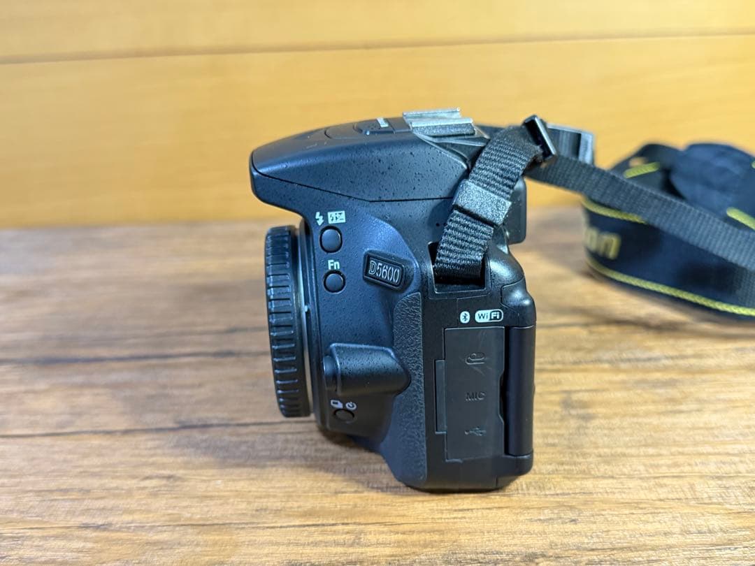 Nikon D5600 ダブルズームキット　一眼レフ　カメラ　レンズ　Wi-Fi