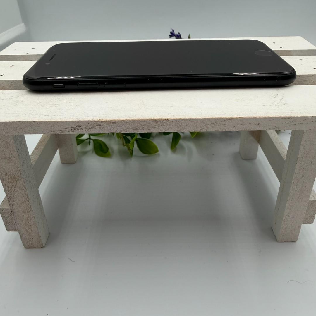 iPhone SE第3世代 64GB ミッドナイト 372