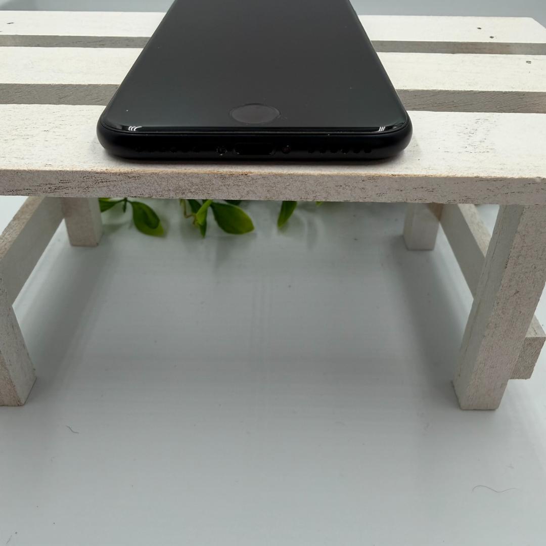 iPhone SE第3世代 64GB ミッドナイト 372