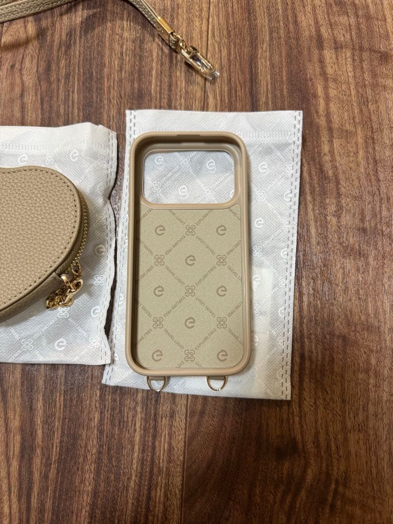 CUSTYPE iPhone 17pro ベージュ系