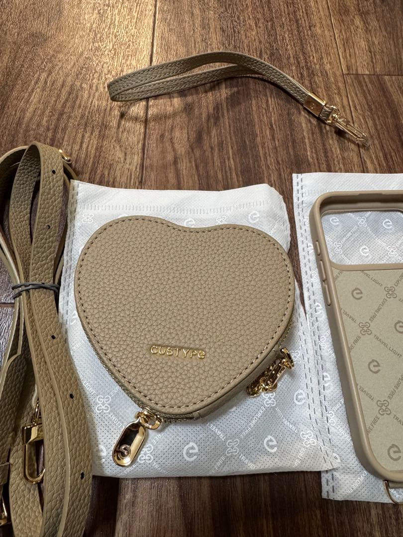 CUSTYPE iPhone 17pro ベージュ系