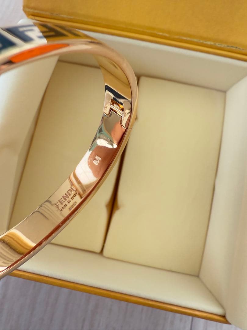 FENDI バングル