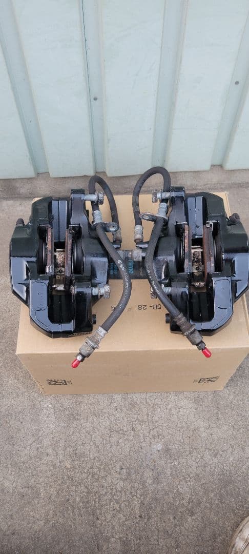 よしつね　STI ブレーキキャリパー ブレンボ黒2個セット