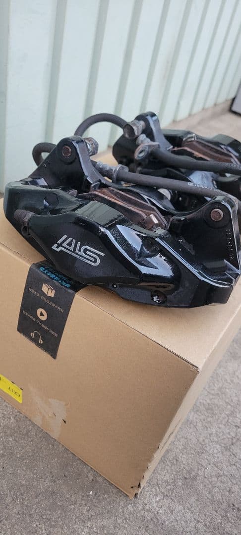 よしつね　STI ブレーキキャリパー ブレンボ黒2個セット