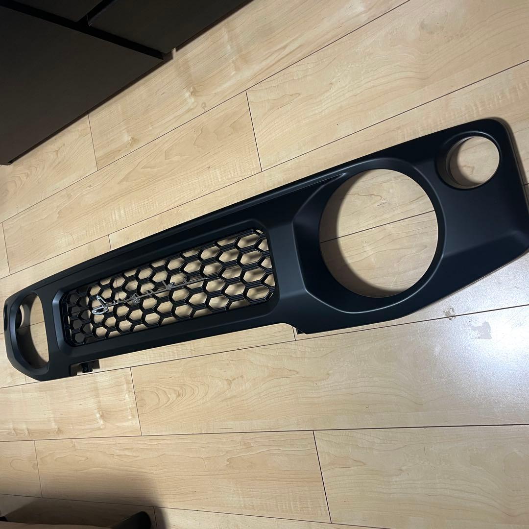 スズキジムニー JB64W JB74Wフロントグリルマットブラック　ステー仕様